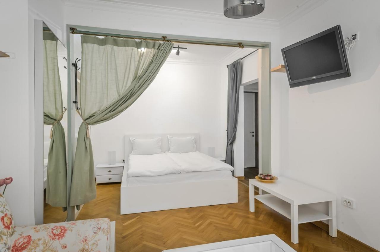 Floral Studio Retreat In Sofia City Center By Flat Mаnager Exteriör bild
