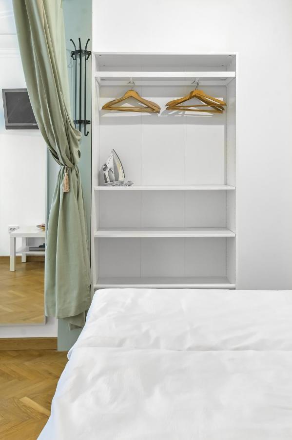 Floral Studio Retreat In Sofia City Center By Flat Mаnager Exteriör bild